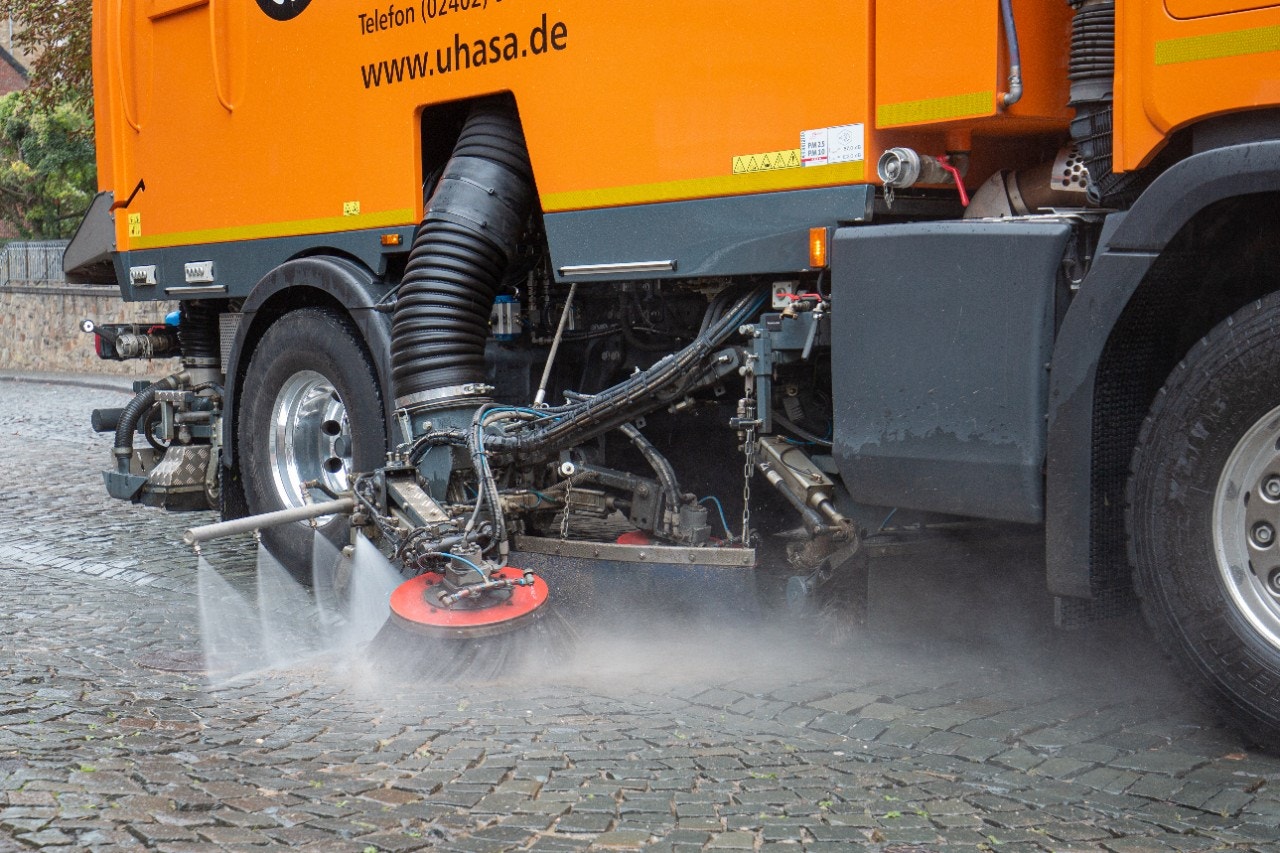 Kehrmaschine im Einsatz