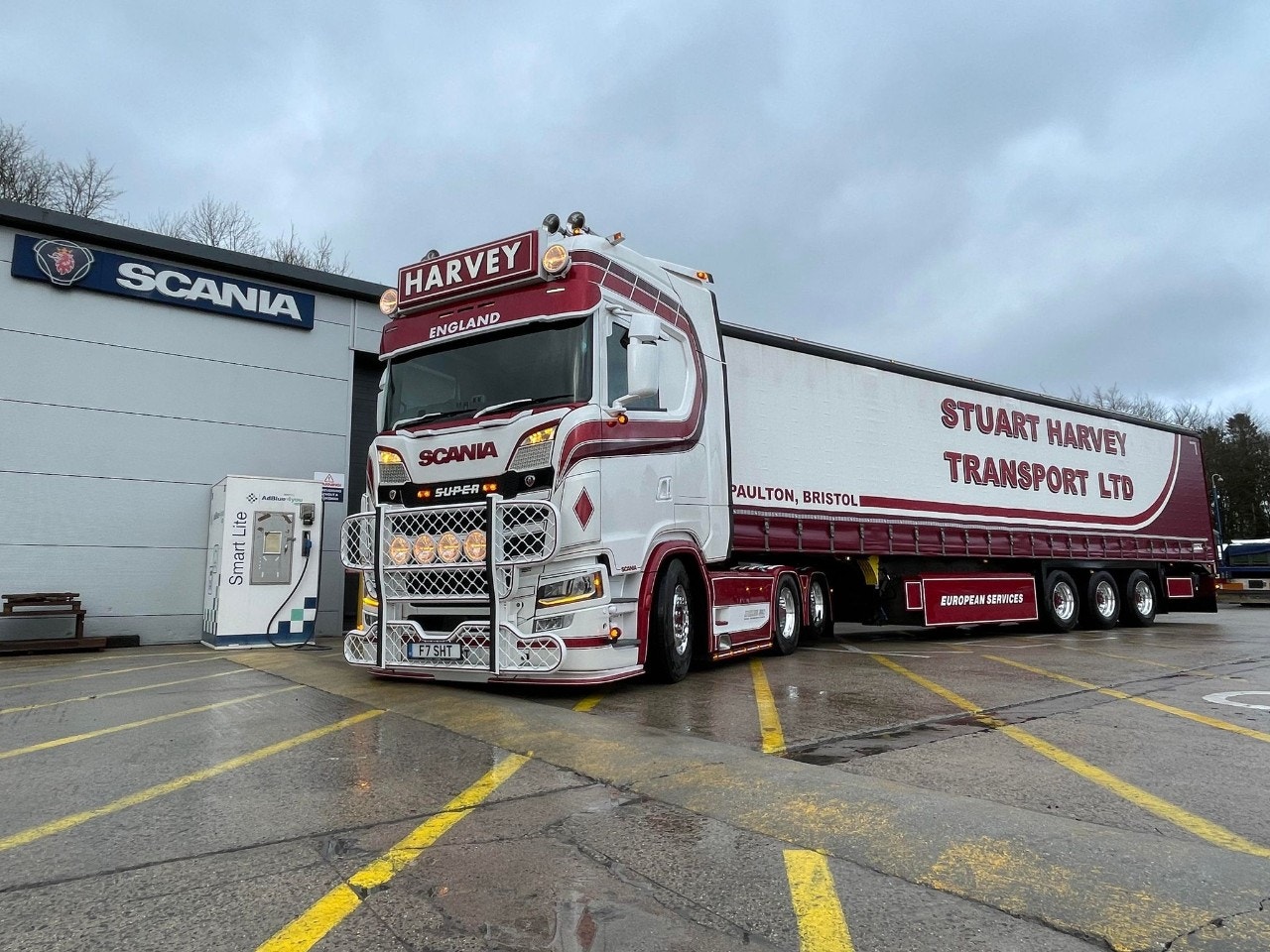 Stuart Harvey's 660 S V8 parked up in front of Scania depot