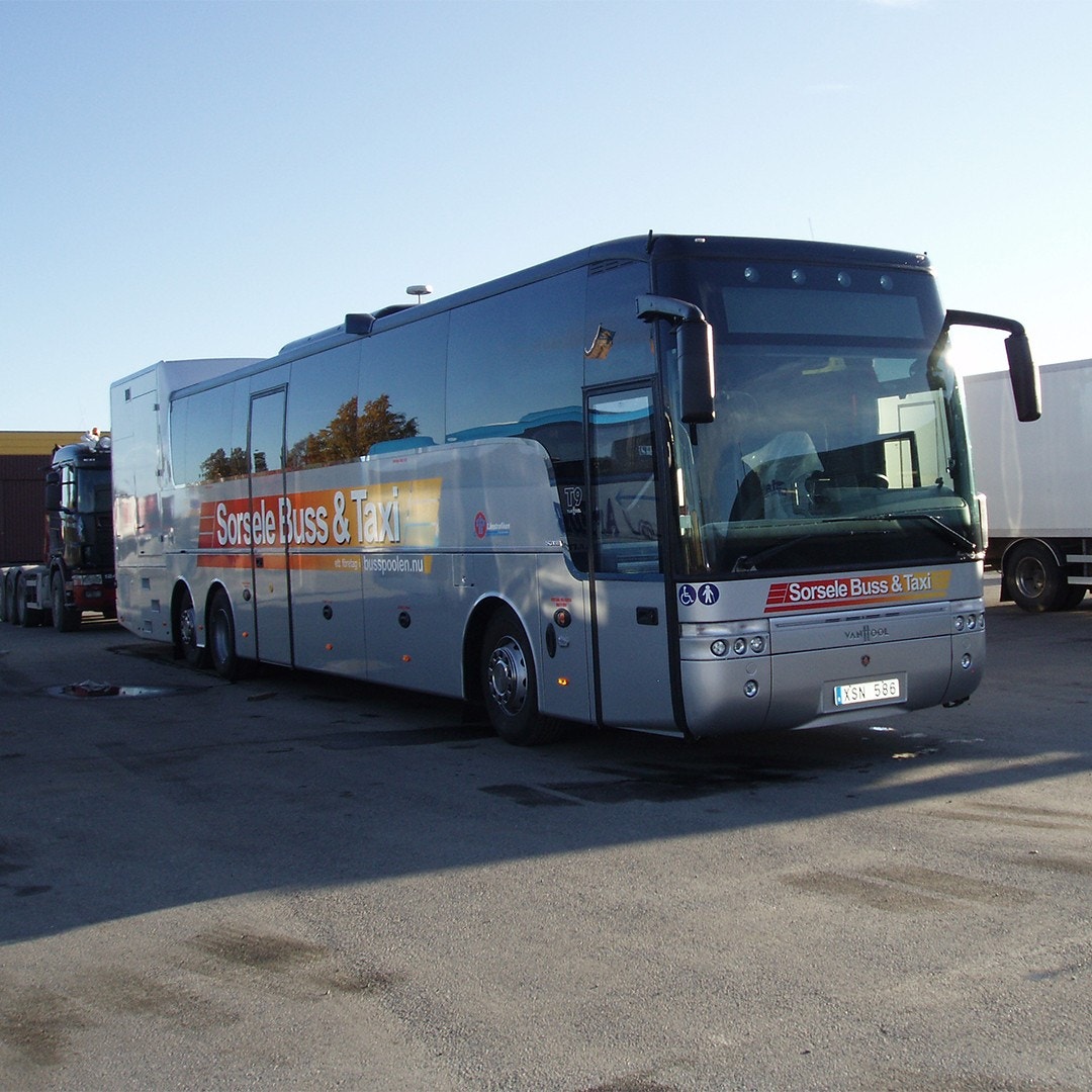 Passenger freighter bus