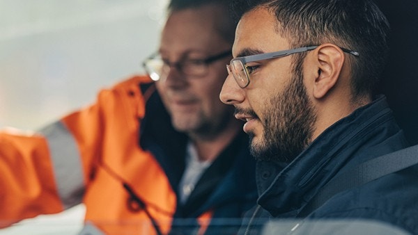 Chauffør får undervisning hos Scania Driver Academy