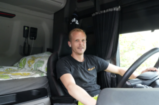 André Jäger ist des Lobes voll über «seinen» neuen Scania 770S A 6x4 NB.