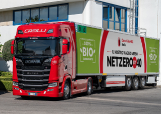 Nuova collaborazione tra Coca-Cola HBC Italia e Casilli Enterprise: i veicoli Scania Super alimentati solo ad HVO per un trasporto più sostenibile 